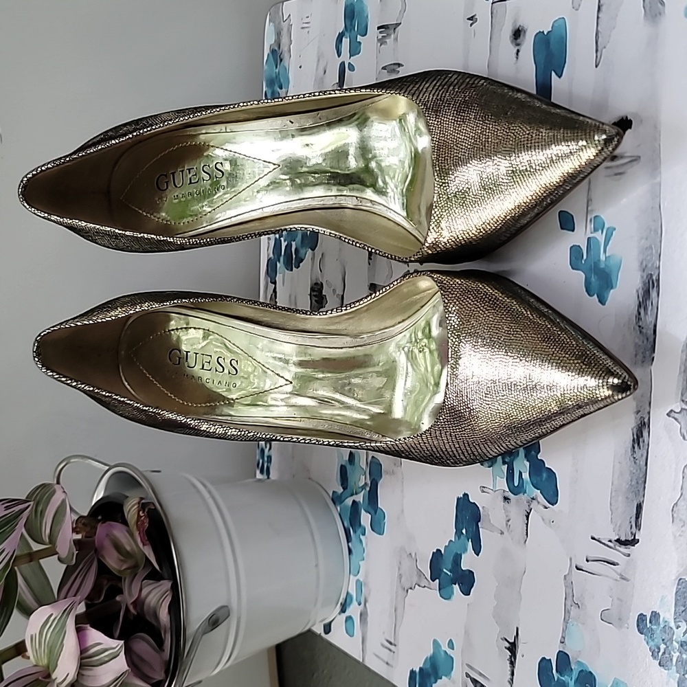 GUESS GOLD HEELS